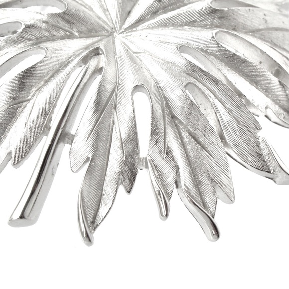 Vintage Crown Trifari Leaf Brooch Textured Silver Rhodium Plated Large Realistic - Picture 3 of 5